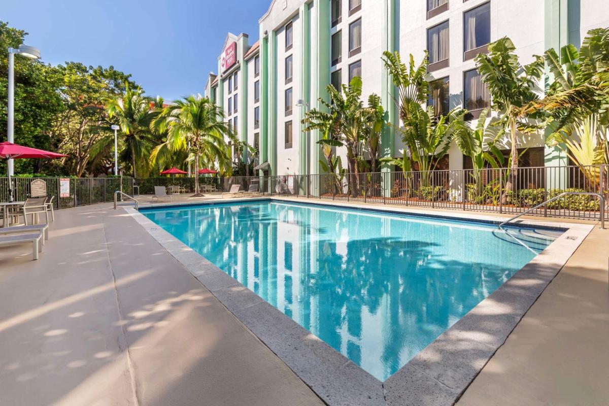 Best Western Plus Kendall Hotel & Suites - image 2