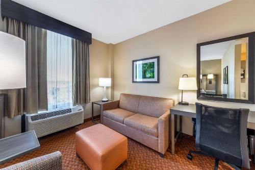 Best Western Plus Kendall Hotel & Suites - image 29