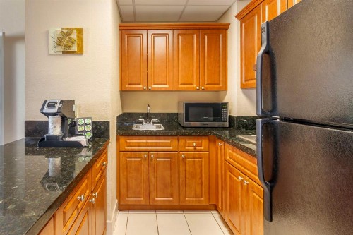 Best Western Plus Kendall Hotel & Suites - image 32