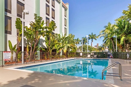 Best Western Plus Kendall Hotel & Suites - image 37