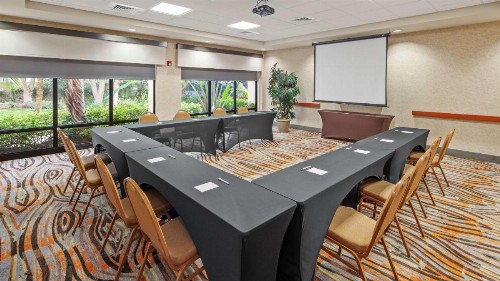 Best Western Plus Kendall Hotel & Suites - image 40