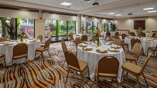 Best Western Plus Kendall Hotel & Suites - image 42