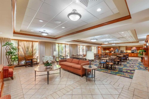 Best Western Plus Kendall Hotel & Suites - image 5