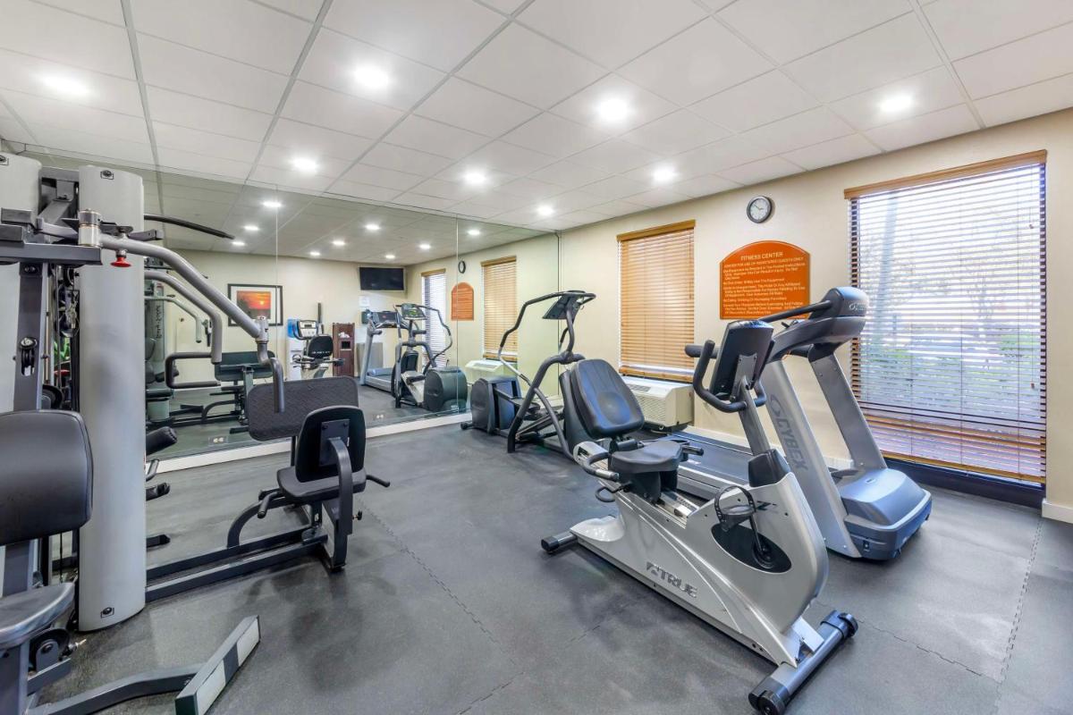 Best Western Plus Kendall Hotel & Suites - image 7