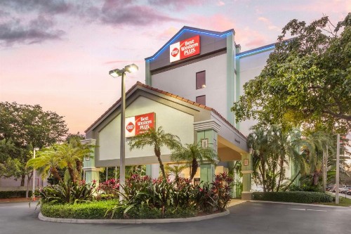 Best Western Plus Kendall Hotel & Suites - image 9
