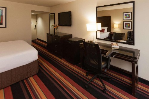Crowne Plaza Hotel New Orleans-Airport - image 5