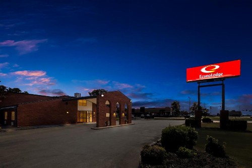 Americas Best Value Inn Kennett - image 1