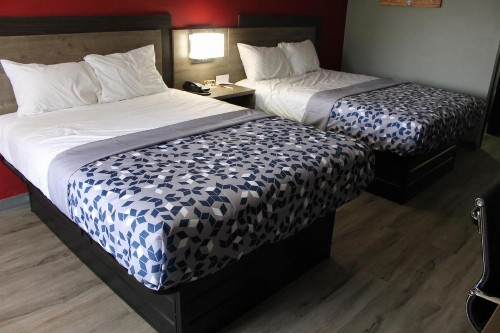 Americas Best Value Inn Kennett - image 10