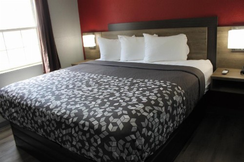 Americas Best Value Inn Kennett - image 13