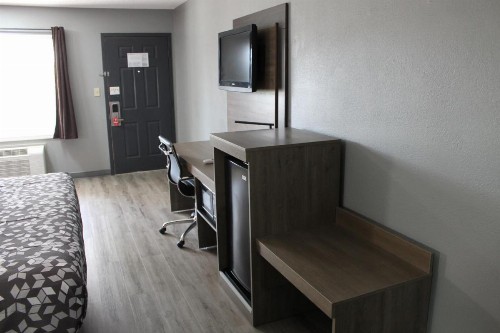 Americas Best Value Inn Kennett - image 5