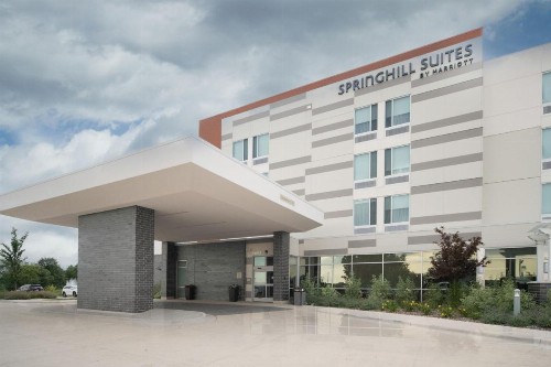 SpringHill Suites by Marriott Kenosha - image 1