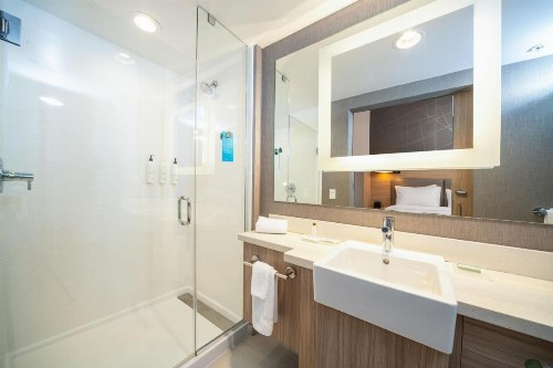 SpringHill Suites by Marriott Kenosha - image 11