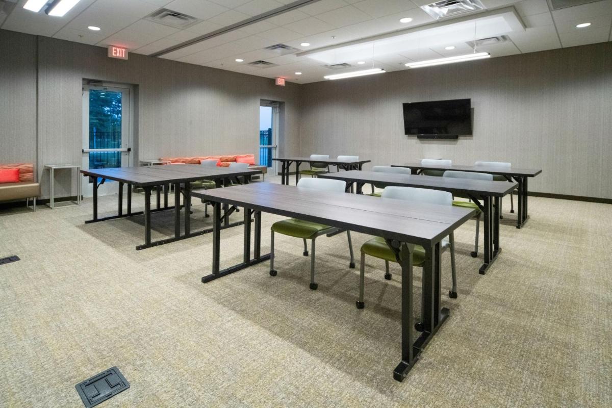 SpringHill Suites by Marriott Kenosha - image 3