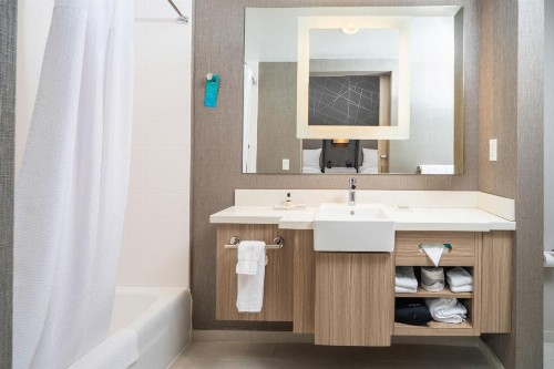 SpringHill Suites by Marriott Kenosha - image 36