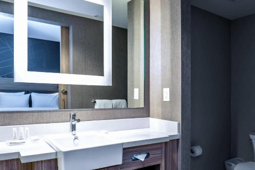 SpringHill Suites by Marriott Kenosha - image 42