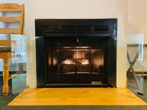 Whispering Pines Lodge - image 2