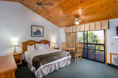 Whispering Pines Lodge - image 21