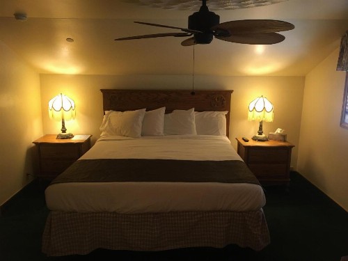 Whispering Pines Lodge - image 22