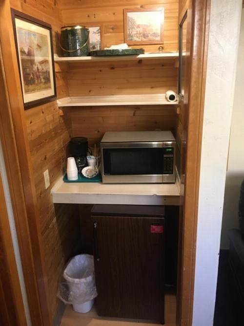 Whispering Pines Lodge - image 24