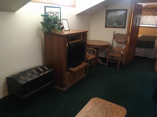Whispering Pines Lodge - image 27