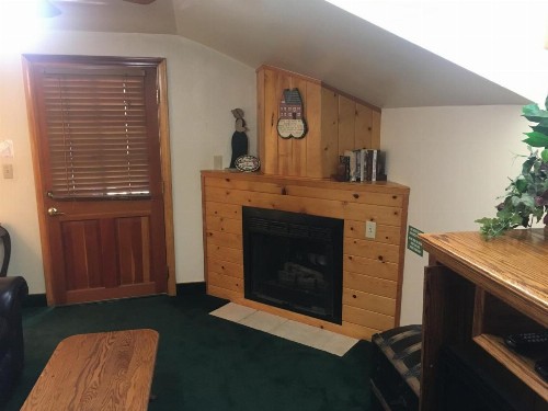 Whispering Pines Lodge - image 28