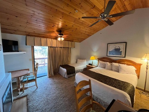 Whispering Pines Lodge - image 3