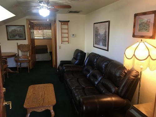 Whispering Pines Lodge - image 31