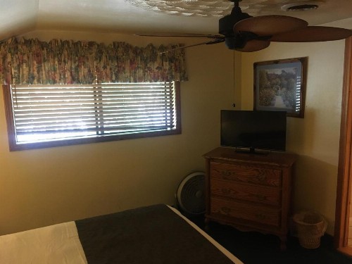 Whispering Pines Lodge - image 32
