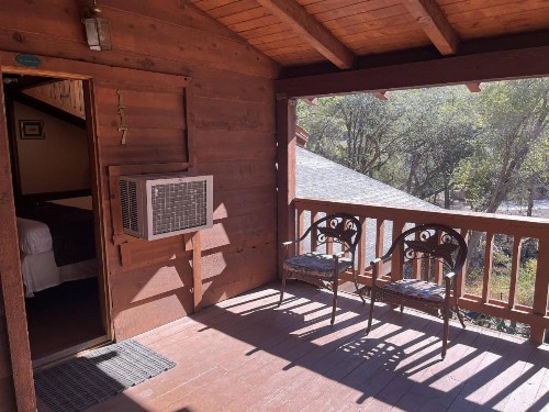 Whispering Pines Lodge - image 37