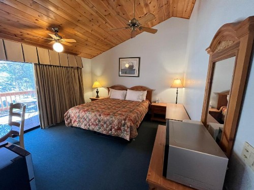 Whispering Pines Lodge - image 4