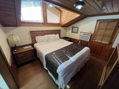 Whispering Pines Lodge - image 40