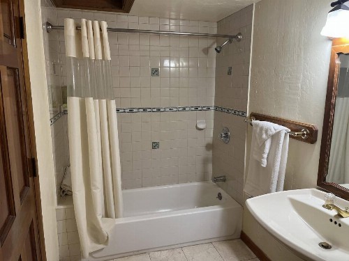 Whispering Pines Lodge - image 42