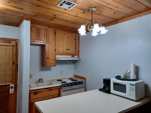 Whispering Pines Lodge - image 44