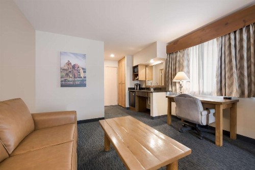Best Western Plus Kentwood Lodge - image 28