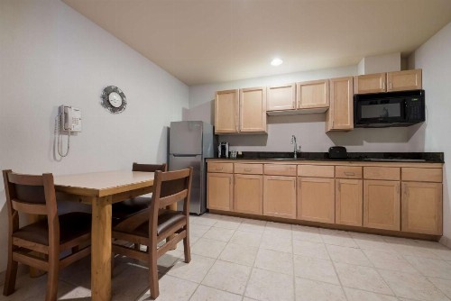 Best Western Plus Kentwood Lodge - image 32