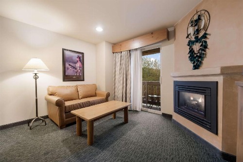 Best Western Plus Kentwood Lodge - image 42