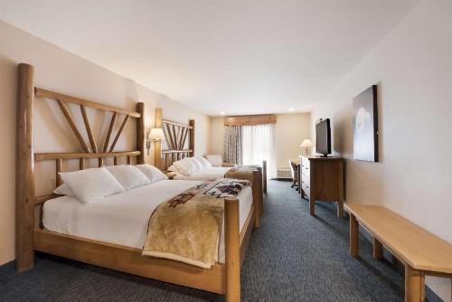 Best Western Plus Kentwood Lodge - image 47