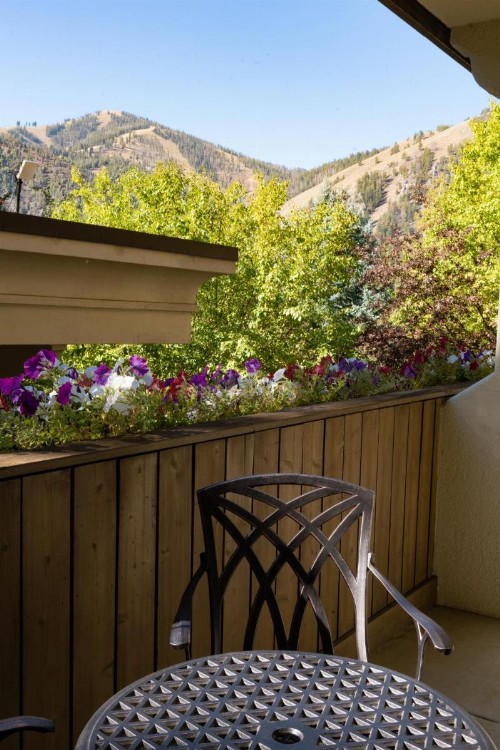 Knob Hill Inn - image 15