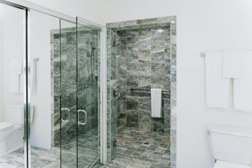 Knob Hill Inn - image 2