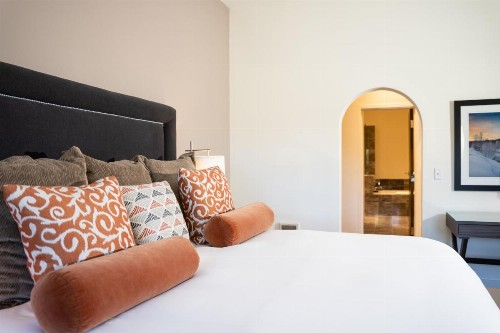 Knob Hill Inn - image 20