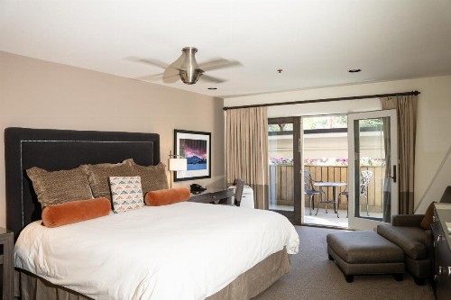 Knob Hill Inn - image 33