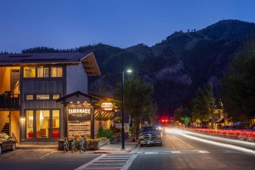 Tamarack Lodge - image 1