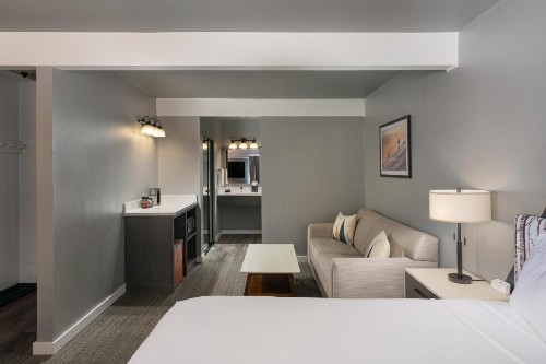 Tamarack Lodge - image 10