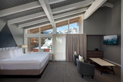 Tamarack Lodge - image 2