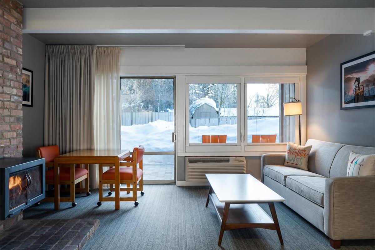 Tamarack Lodge - image 7
