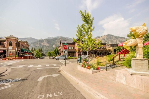 Walk to River Run Gondola - image 7