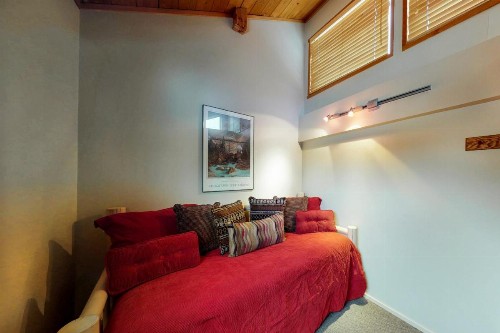 Ketchum Treehouse - image 4