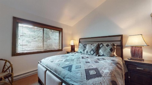 Bridgepoint Condominiums on Creek Walk to Town - image 16