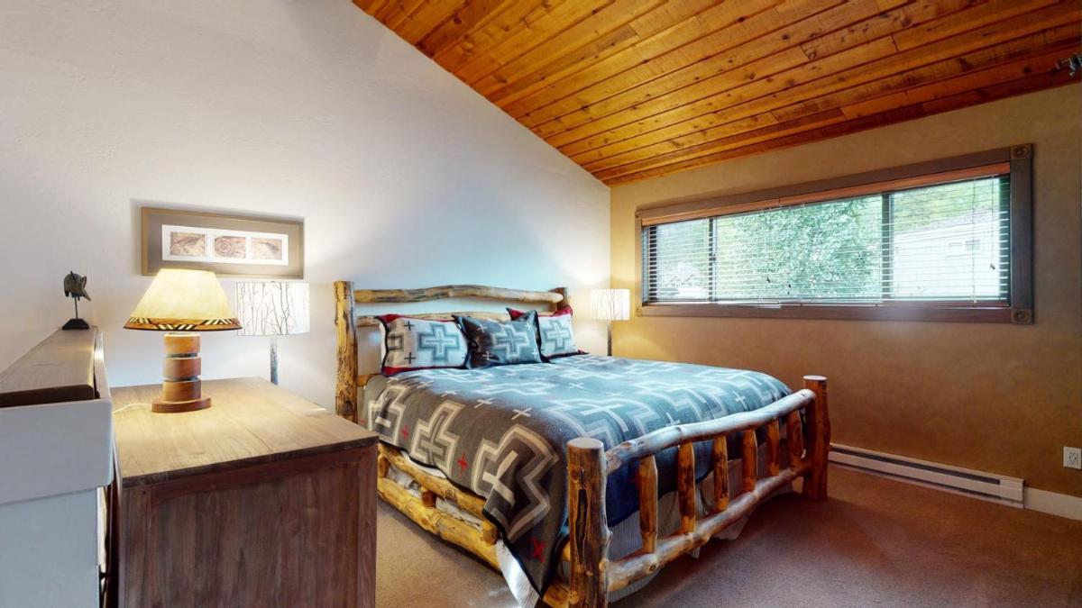 Bridgepoint Condominiums on Creek Walk to Town - image 3