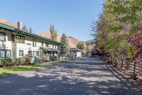 Prospector Condominiums walk to lift - image 10